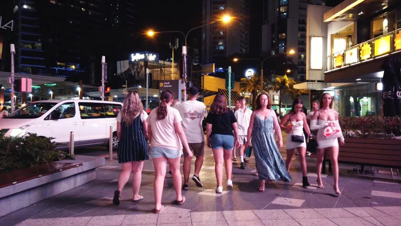 Surfers Paradise Saturday Nightlife | Australia