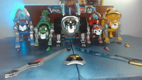VOLTRON LEGENDARY DEFENDER NETFLIX FIGURE Review