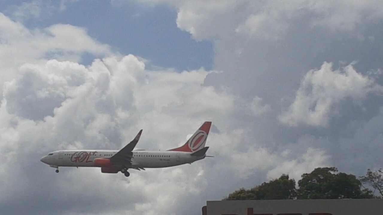 Boeing 737-800 PR-VBG na aproximação final antes de pousar em Manaus vindo de Fortaleza