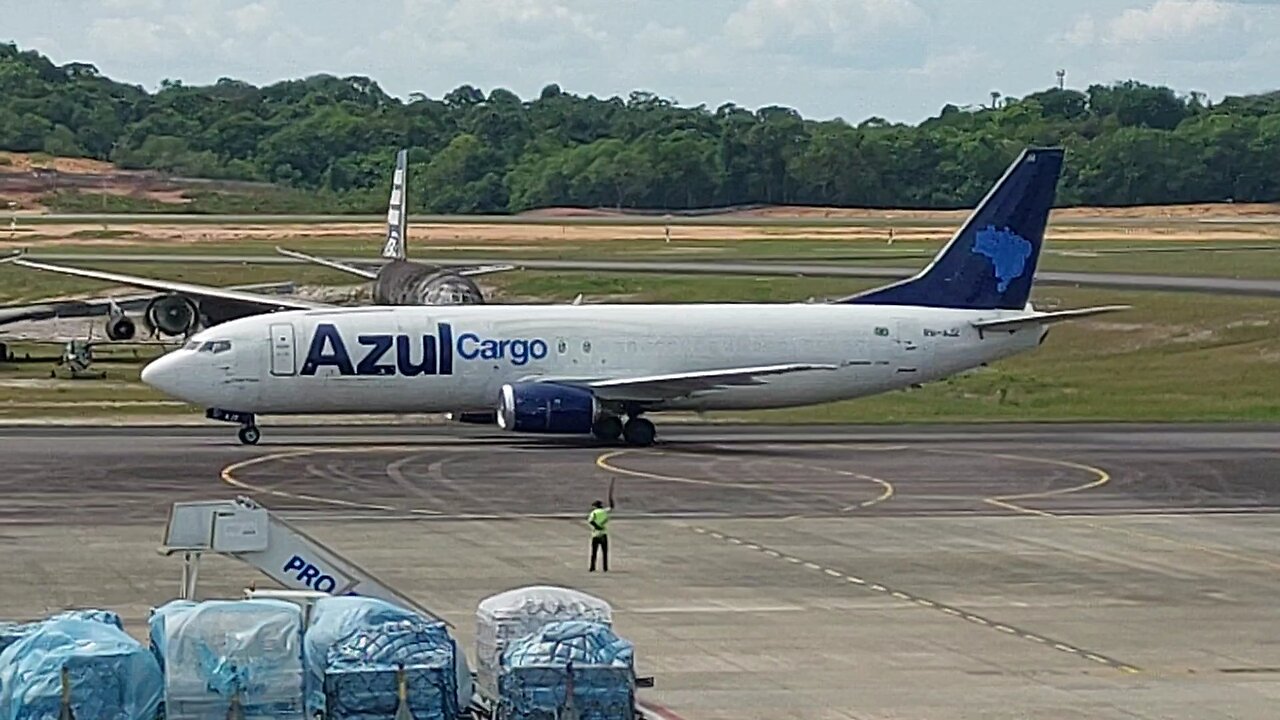 Boeing 737-400F PR-AJZ pousa em Manaus vindo de Campinas