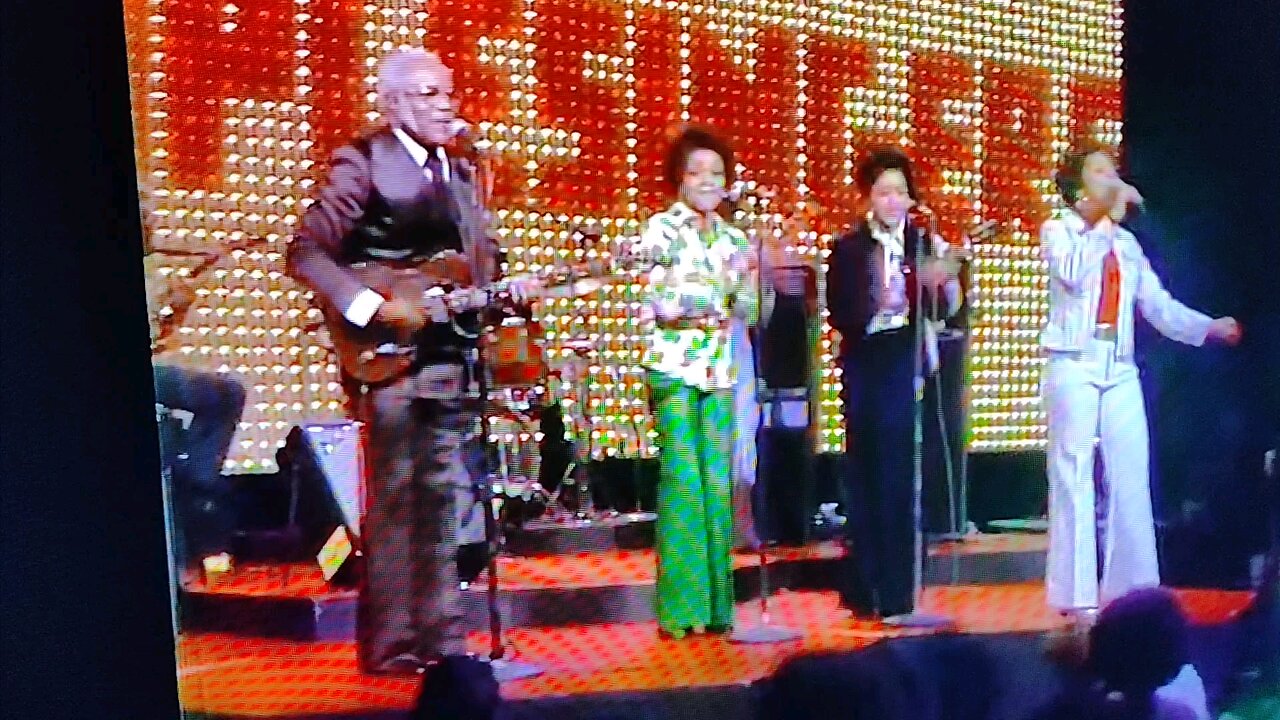 Staple Singers 1974 Touch A Hand Make A Friend Live