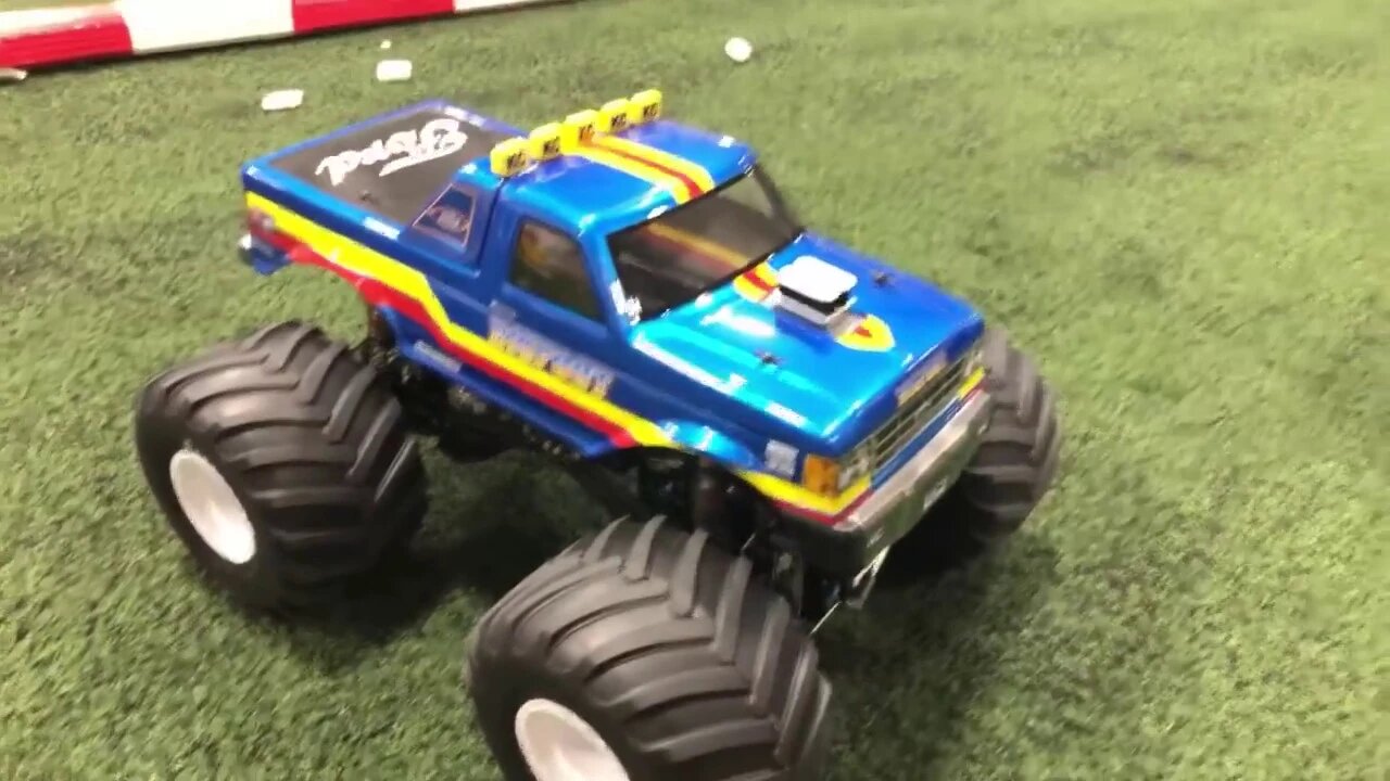 Solid Showdown: Retro Monster Trucks