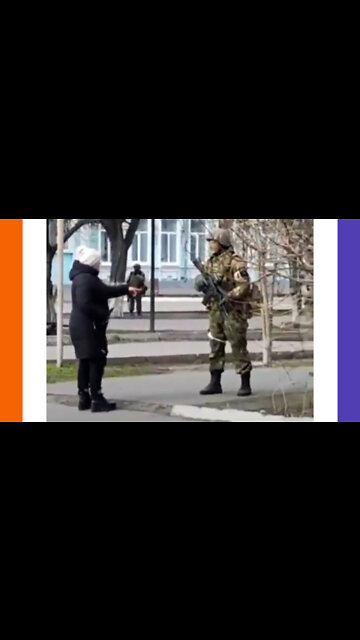 Ukrainian Lady Tells-Off Armed Russian Troops