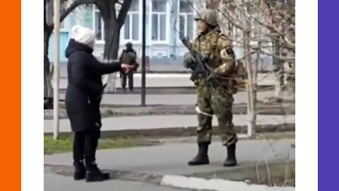 Ukrainian Lady Tells-Off Armed Russian Troops