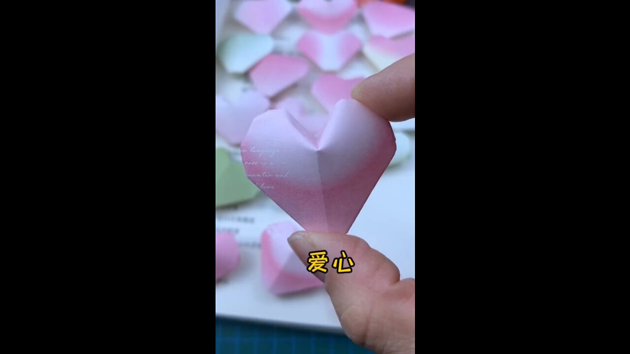 A piece of paper teaches you to fold a simple and romantic three dimensions heart