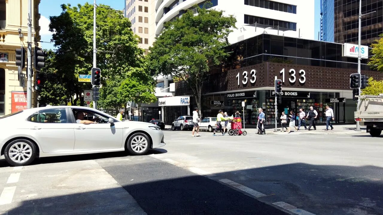 Walking in Brisbane City - Australia