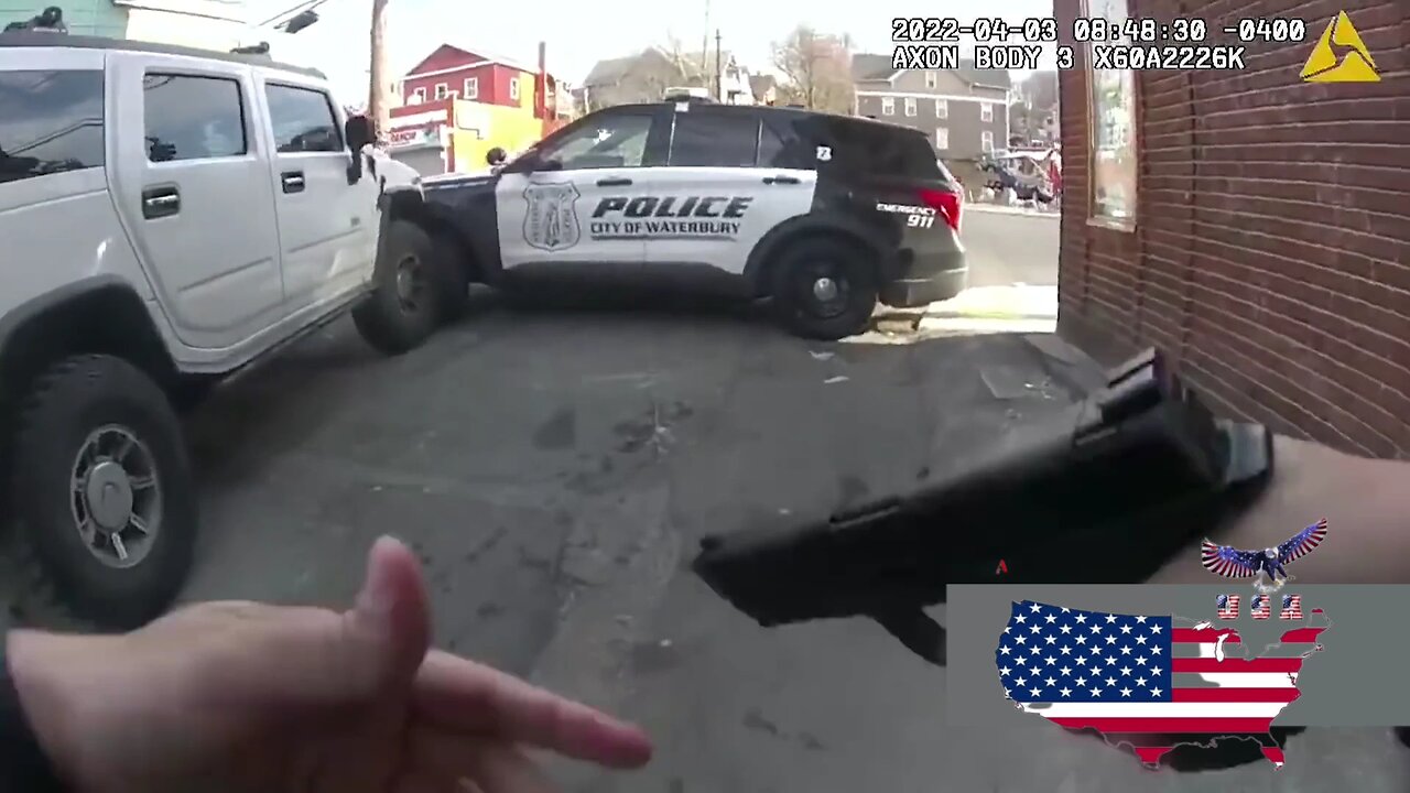 Smash the US police car trying to escape the criminal and shoot