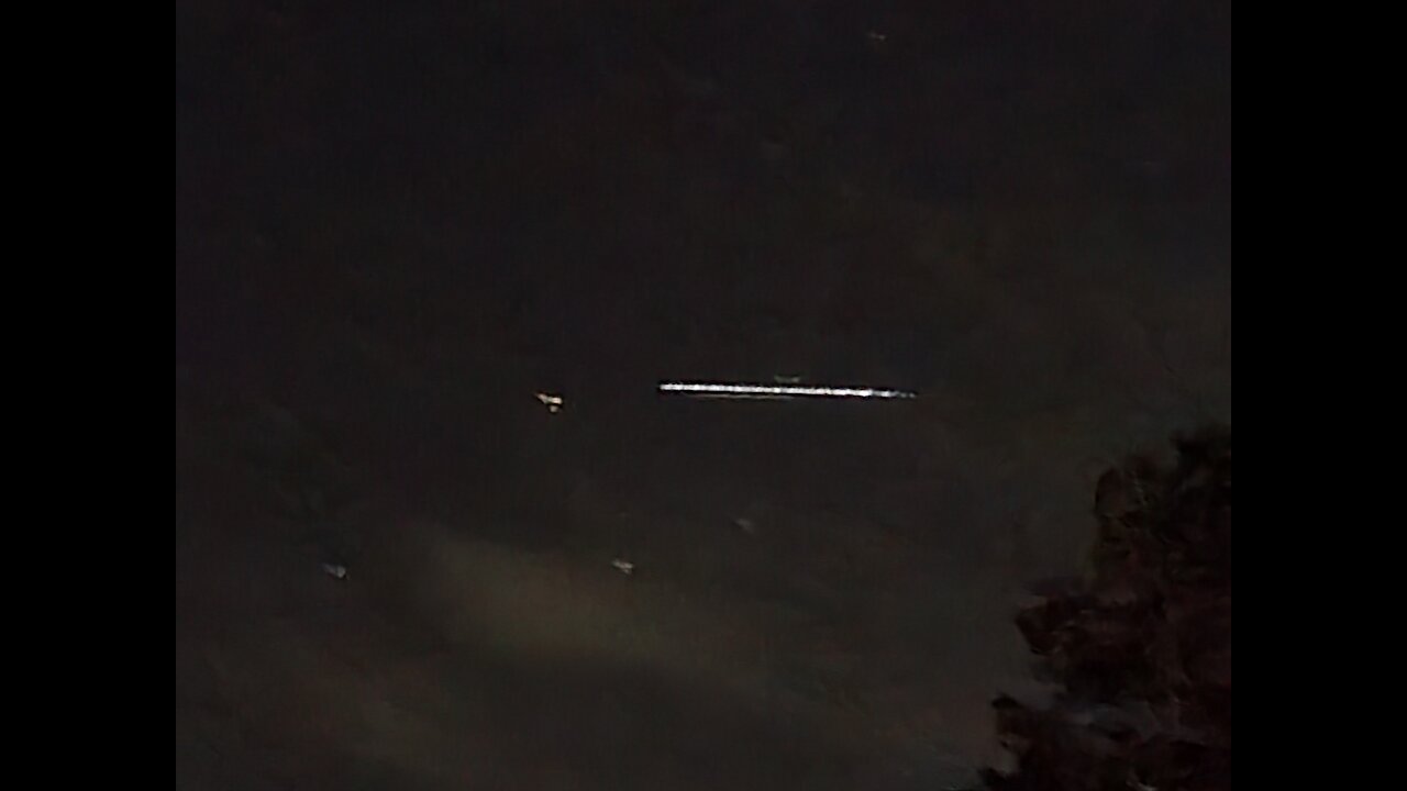 Strange light on Florida sky, Starlink???