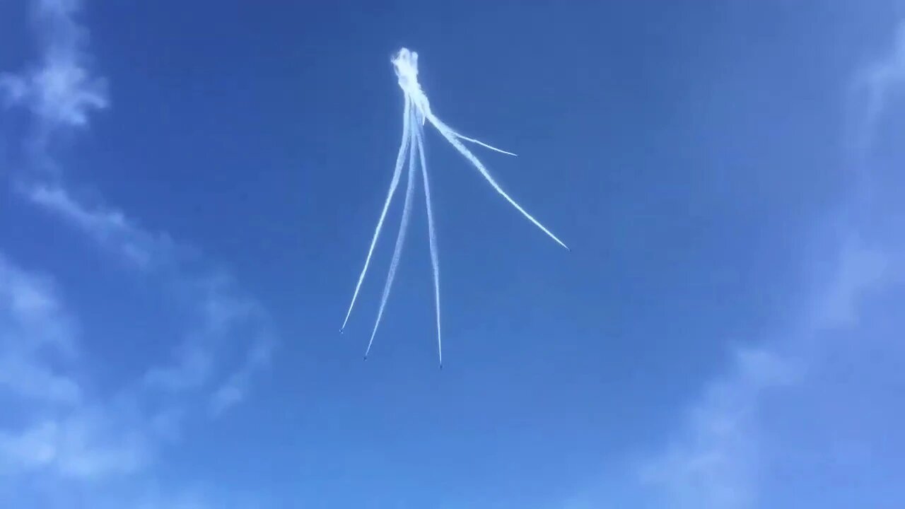 🔴👀🔴 US Navy Blue Angels Fly into Sacramento