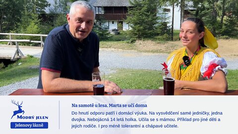 Na samotě u lesa. Marta se učí doma