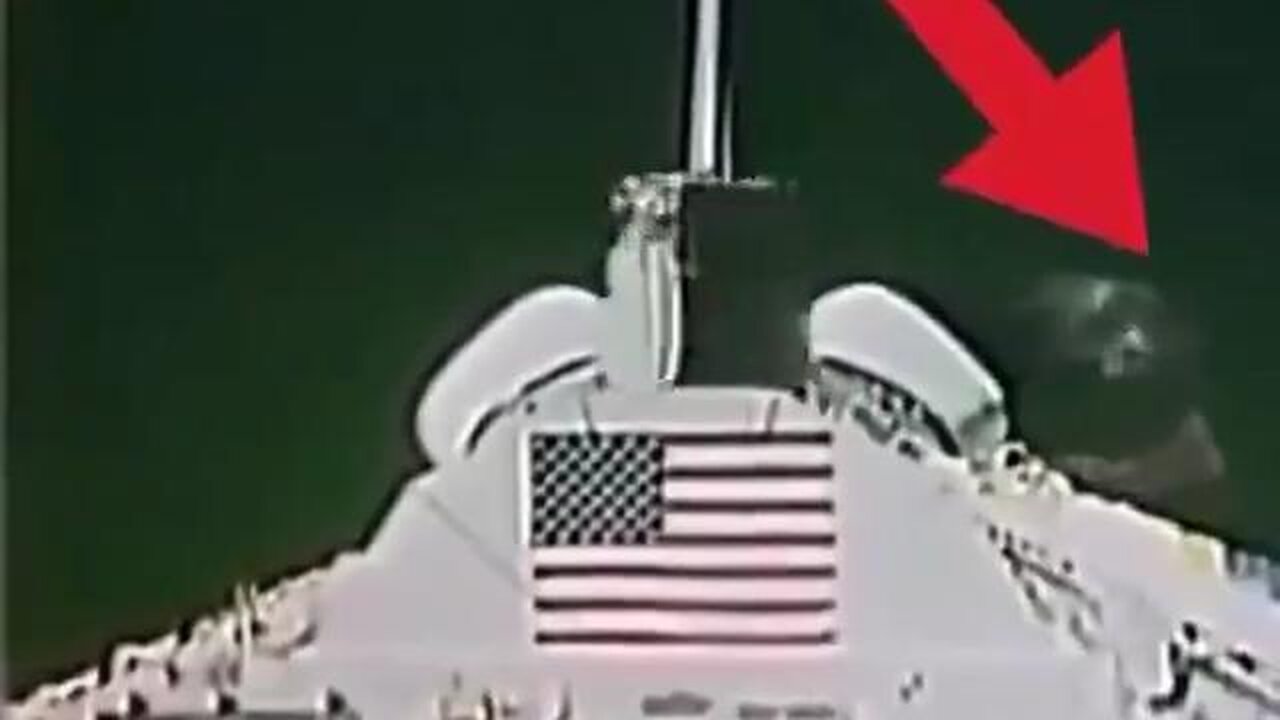 NASA says this is the reflection of the astronaut from the window 🤣🤣🤣