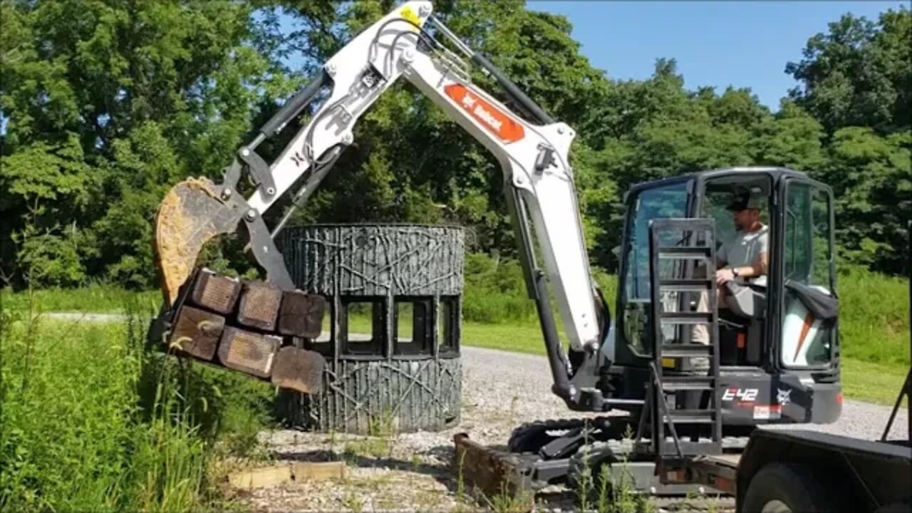 2020 Bobcat E42 R Series Mini Excavator thumb lifting 2,461 lbs