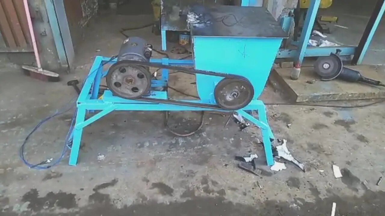 Paste making machine for lead acid batteries.