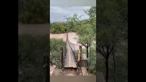 jembatan bergoyang 😳
