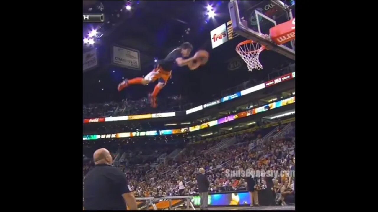 This guy accidentally dunks himself