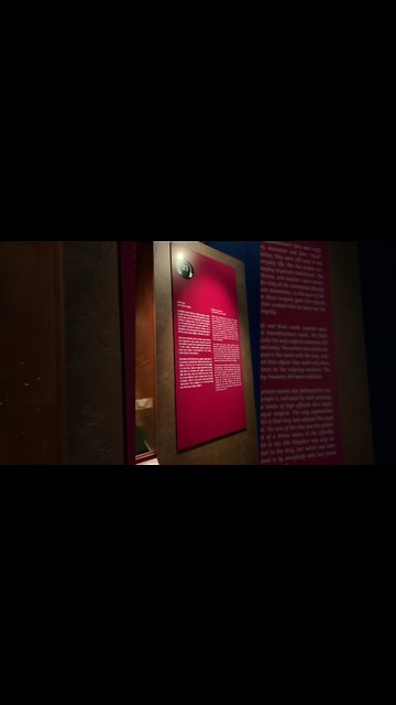 시리아인과 누비아인 포로 장식으로 마감된 지팡이