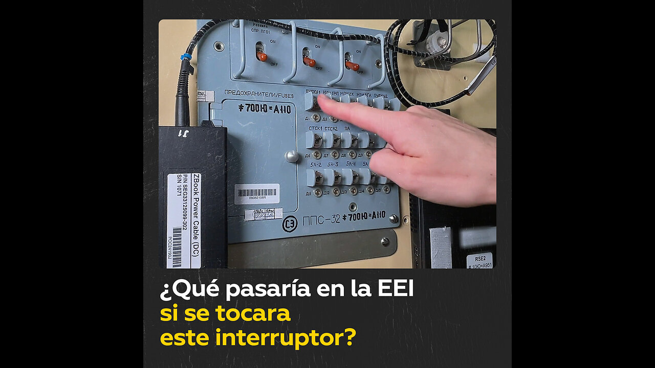 Cosmonauta ruso muestra cómo se protegen los interruptores importantes en la EEI