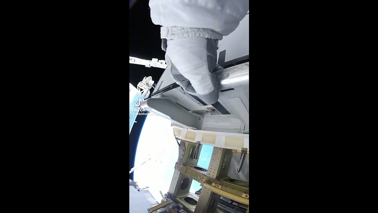 Action cam (Gopro) Footage by NASA Astronaut…