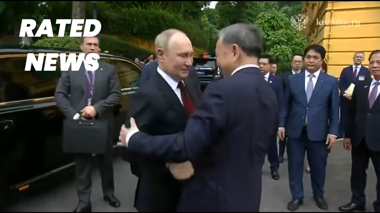 Vladimir Putin Arrives at Presidential Palace in Hanoi