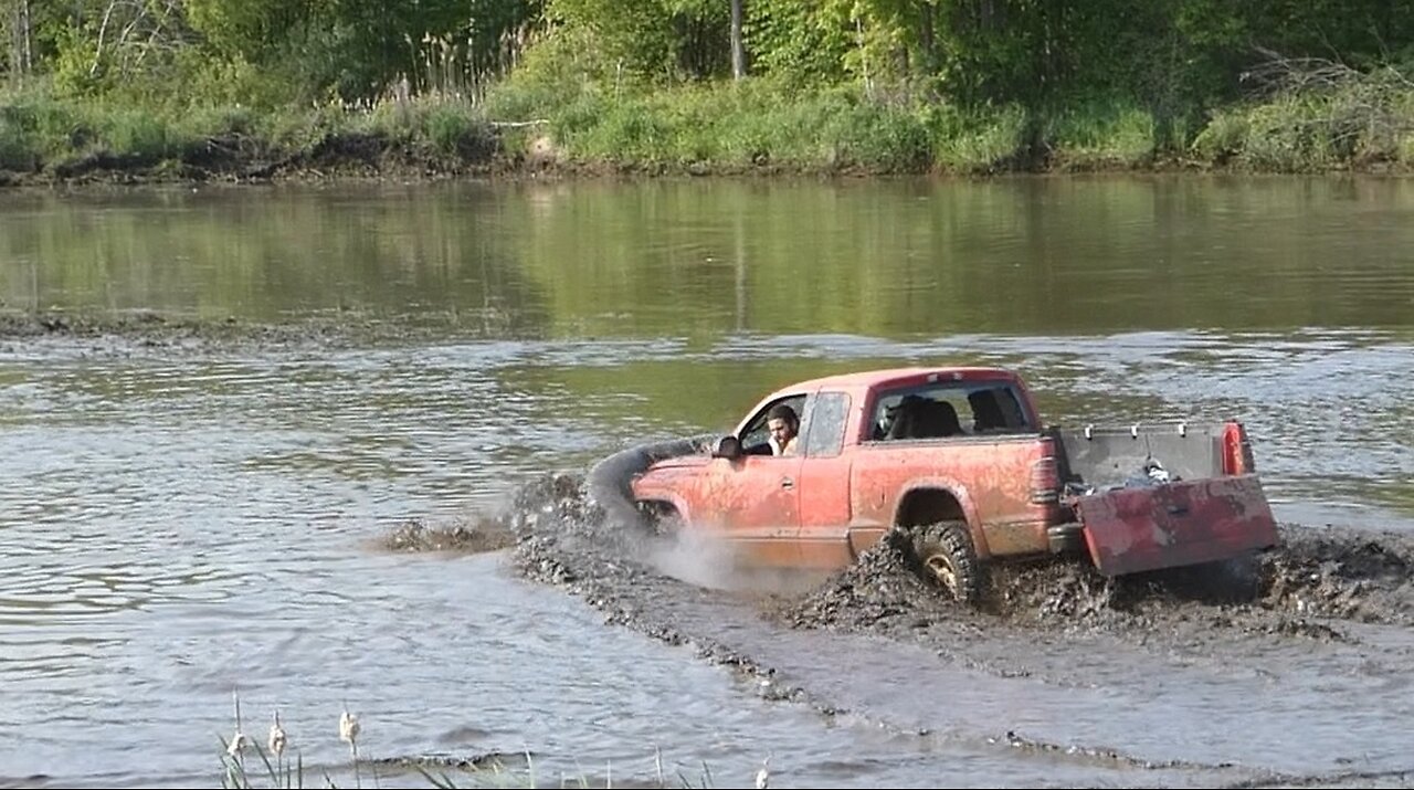 Mud Drivers Mud Trucks Mud Runners- Dodge RAM 1500 Mud Trucks Mudding video