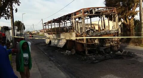 UPDATE 1 - Buses set alight ahead of taxi strike in Cape Town (kGq)