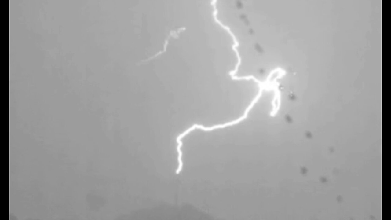 Upward Positive Lightning Earth Discharge, WEBB, Star Outburst | S0 News Apr.30.2024