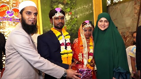 Pregnant Sana Khan With Husband Mufti Anas Attend Mass Marriage | Gets Mobbed By Crowd