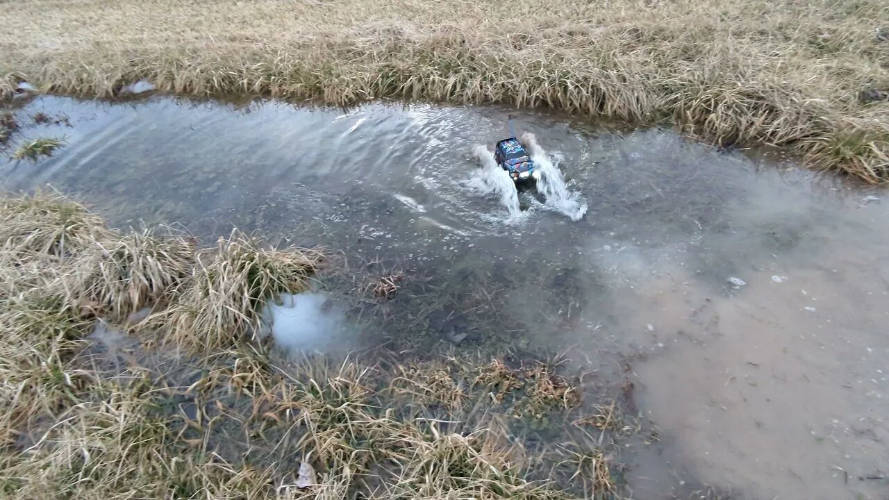 1st run in deep water!!! Traxxas Summit 1/16