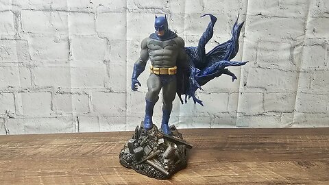 Den Knight Collectibles Episode 66: Batman Defiant from Diamond Select DC Gallery (Unboxing/Review)