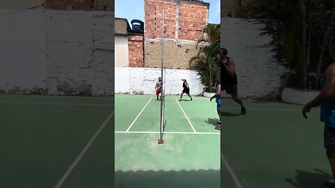 Ataque de cabeça explorando o bloqueio, no futetênis! #futebol #futevôlei #futmesa #futemesa