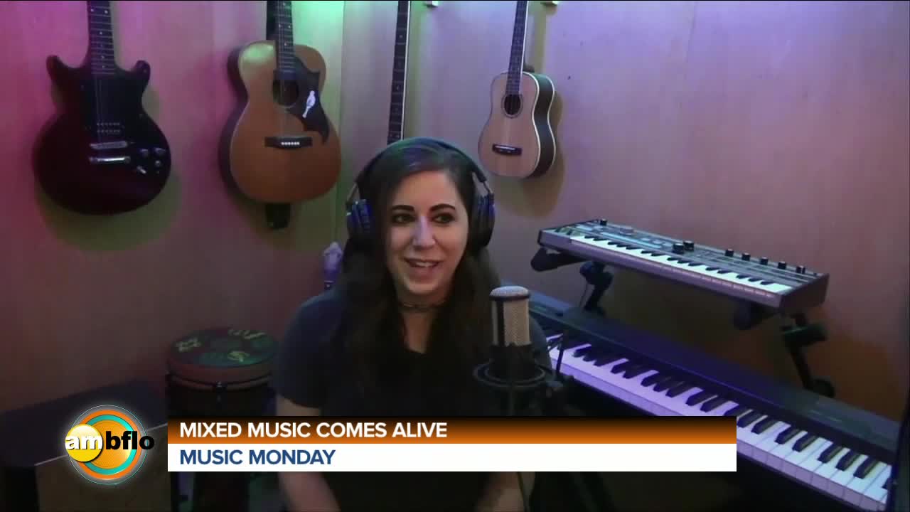MUSIC MONDAY - MEET SARA ELIZABETH