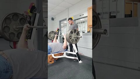 405lbs Raw paused Bench, Crazy 🤪 old man