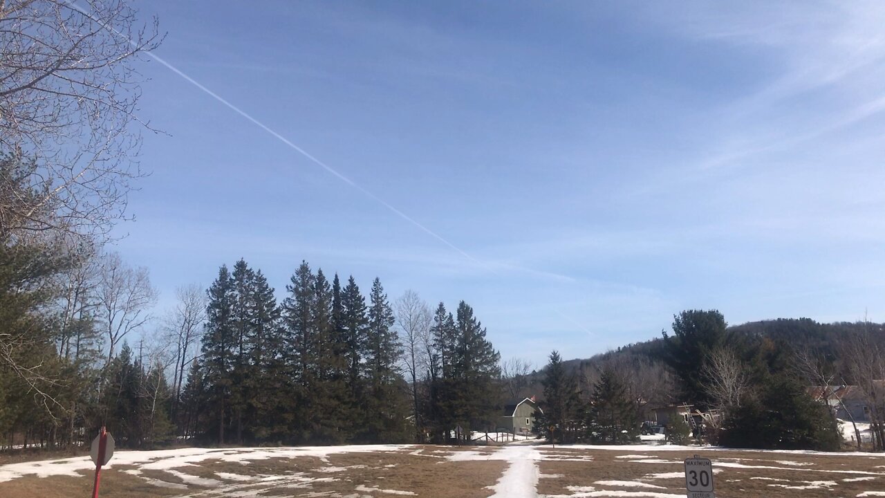  Trails in the sky