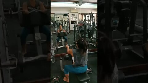 EZ Bar Preacher Curl May Tita