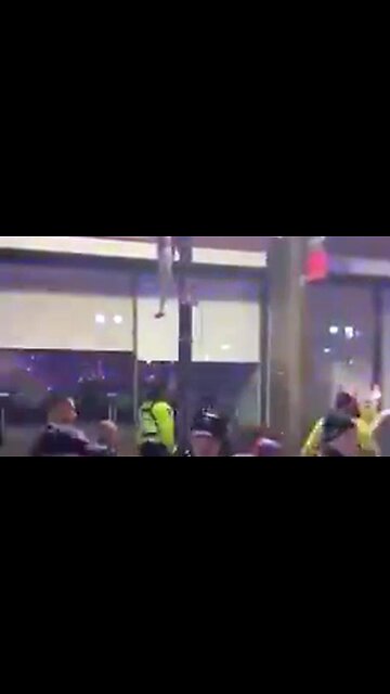 DUSTBIN TRUDEAU Took A WALK On The Street. OHH Yeah... It's Approaching PITCHFORK TEMPERATURE