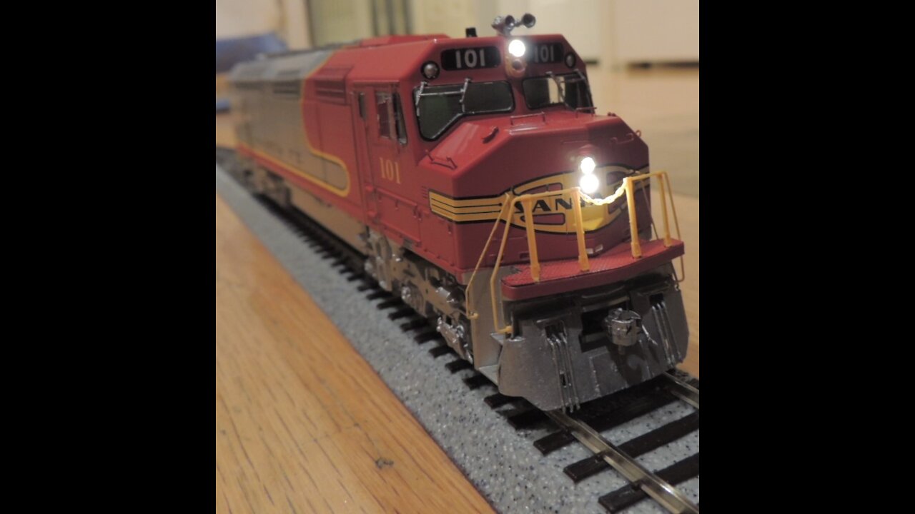 Santa Fe EMD FP45 Diesel Locomotive Ho scale Review