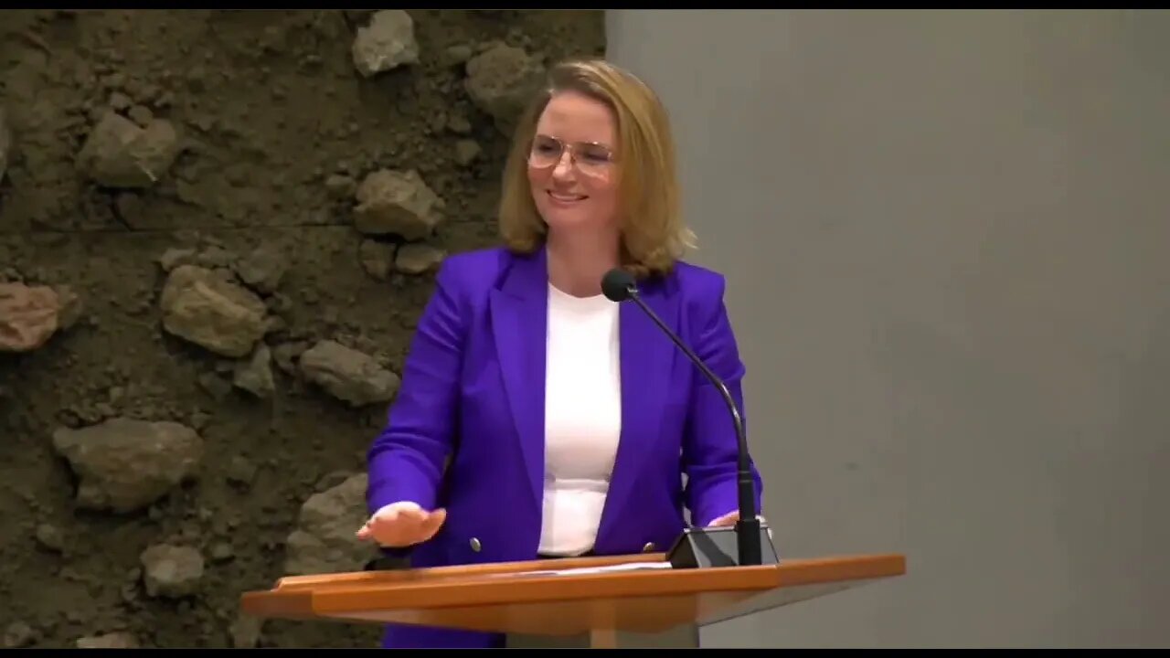 Fleur Agema pakt Vera Bergkamp aan! 'Jij staat die domme VVD smoesjes telkens toe!'