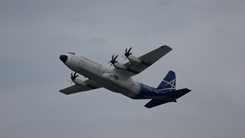 LM-100j Hercules makes incredible short full stop landing