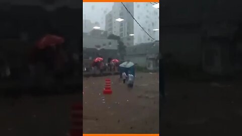 Foram Surpreendidos pela chuva em São Paulo. #carnaval