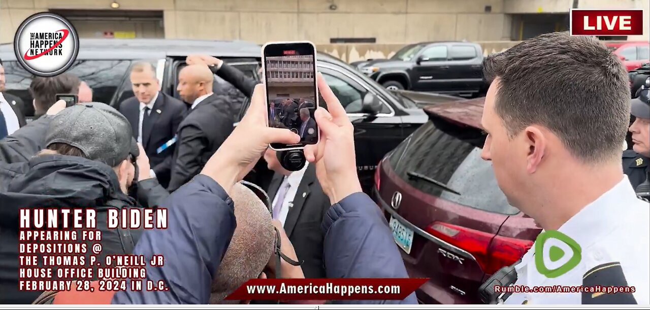 Hunter Biden does not respond to question from the crowd...