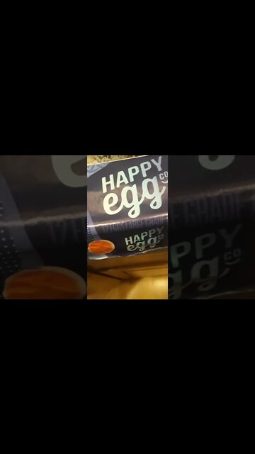 Farm fresh eggs | @Chronic.Eats on IG 🥚🥢 #shorts