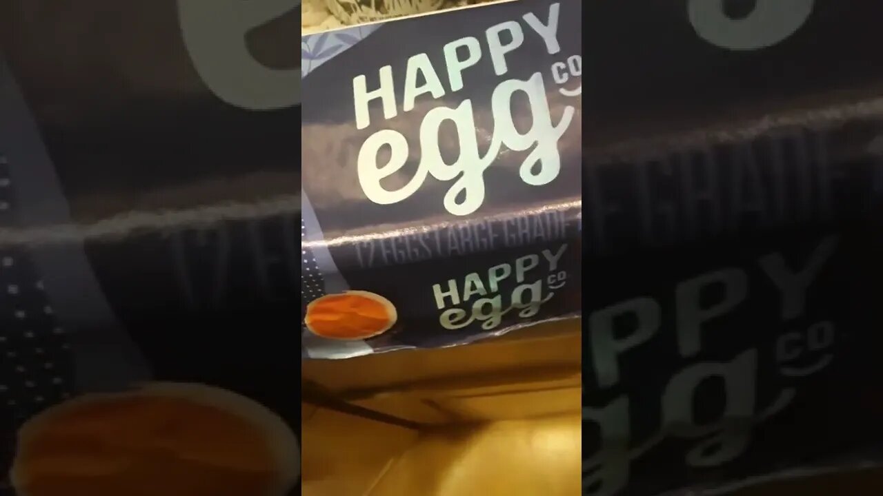 Farm fresh eggs | @Chronic.Eats on IG 🥚🥢 #shorts