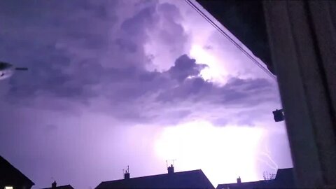 the bright fork lightning show that made even the animals howl...