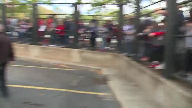 Indians' Jason Kipnis clears out his locker, give shoes to fans