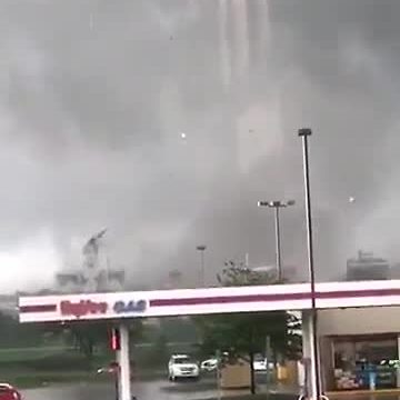 Tornado rips off top of courthouse in Iowa