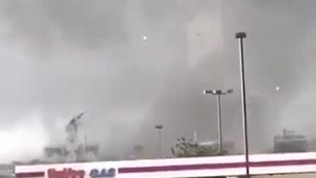 Tornado rips off top of courthouse in Iowa