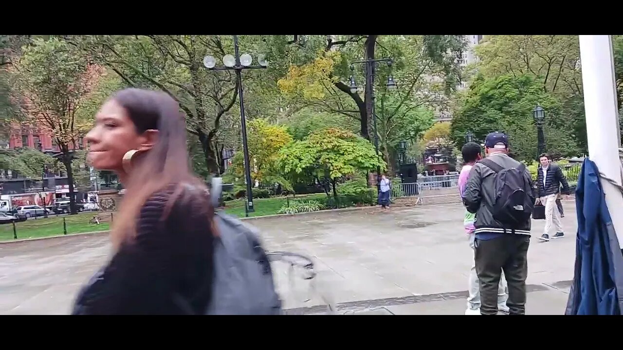 Detractor at The Rally for Erick Tavria #ericktavira hosted by @NYCAIC #haltsolitary City Hall Steps