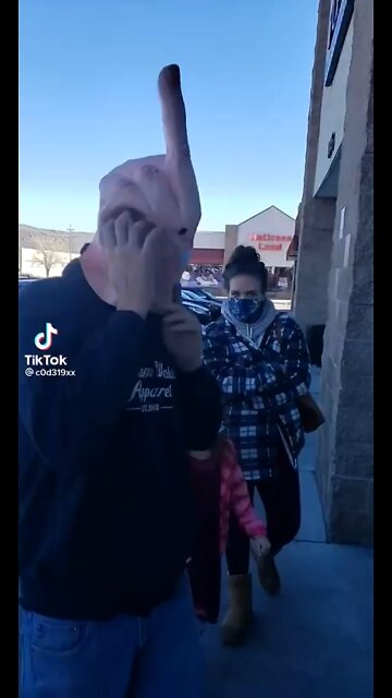 Patriot with one 🖕🏻 left to give! Hilarious