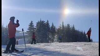 Wow ! Halo solaire complet au Massif de Charlevoix