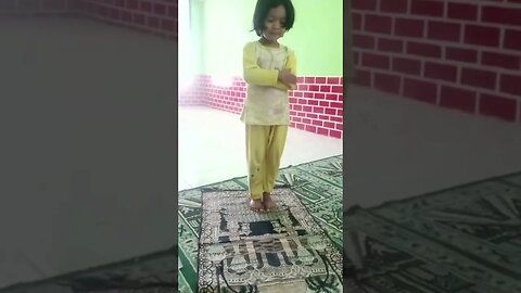 Anak Kecil Ini, Mampu Mempraktekan Gerakan Shalat